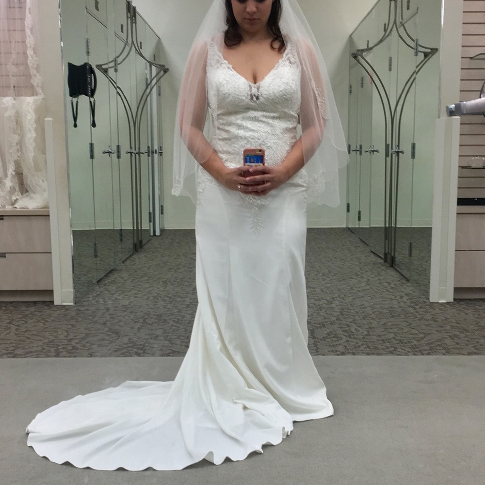 NWT ✨PRICE DROP✨ Beaded Wedding Dress Sz 8